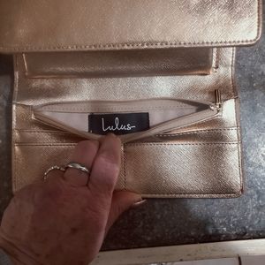 Lulus clutch